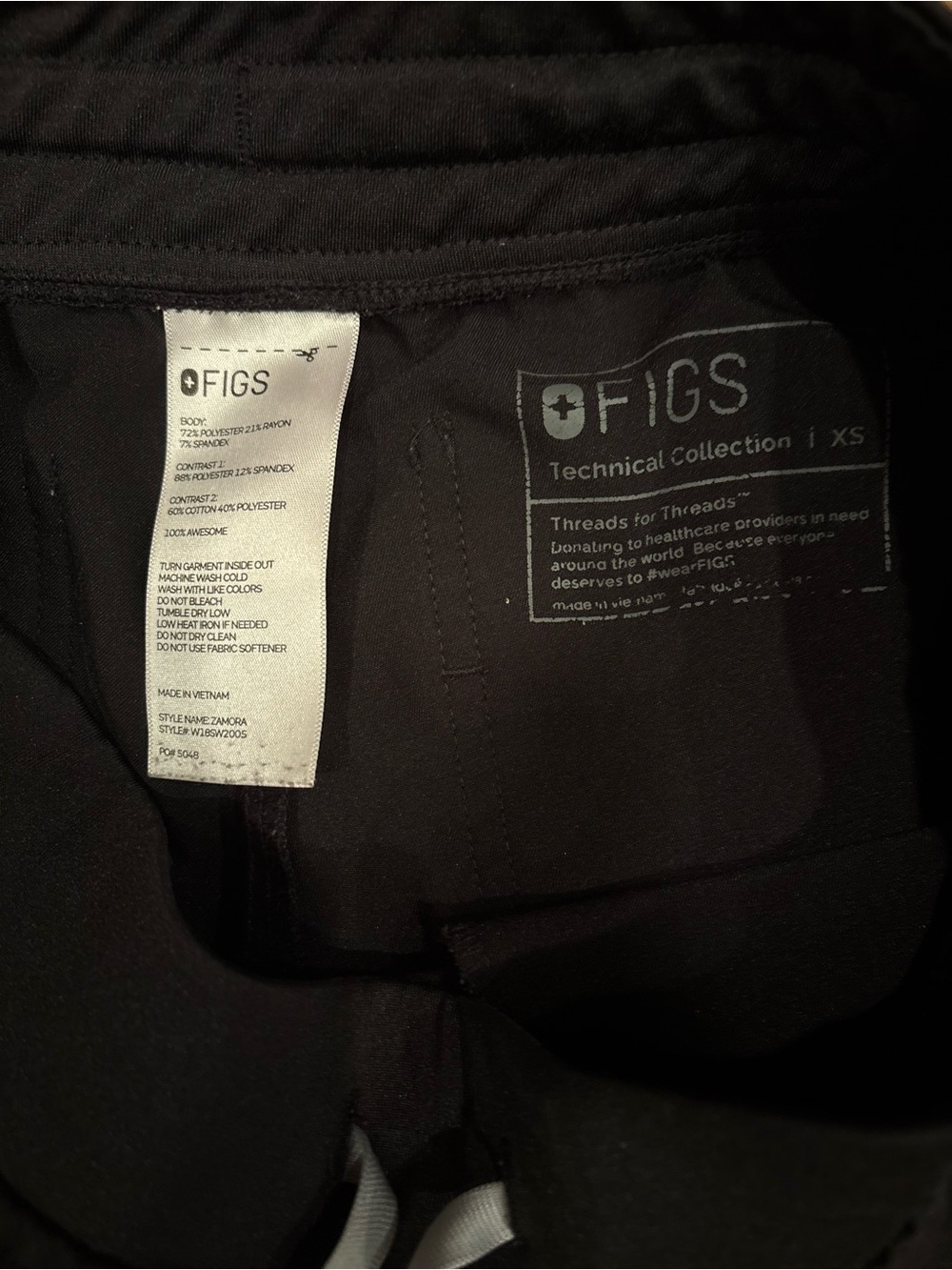 Black FIGS scrub set in XS - Picture 5 of 12